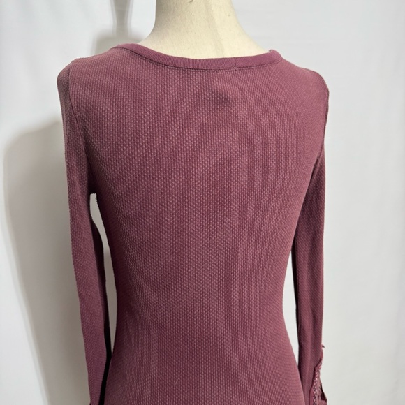 Free People • Crafty Lace Cuff Long Sleeve Thermal Top Burgundy S - Picture 6 of 12